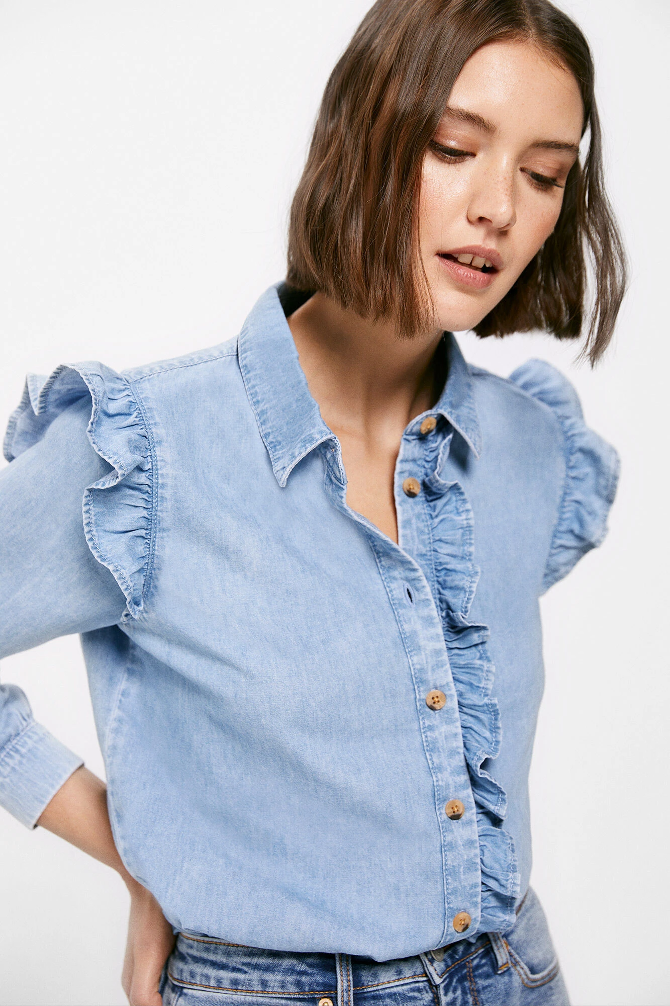 Women'secret Camisa Vaquera Volantes Lavado Sostenible 2 Women'secret Camisa Vaquera Volantes Lavado Sostenible – Image 2